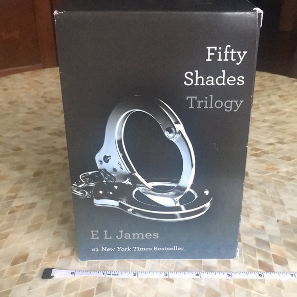 ❤️Fifty Shades Trilogy paperback set NIB E L James - Picture 4 of 7